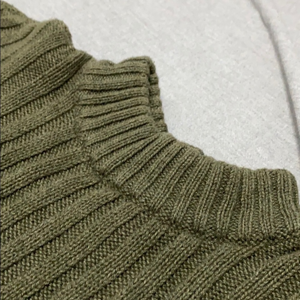 AE OLIVE boxy cut cropped sweater